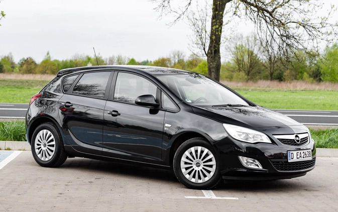 Toyota Corolla Cross cena 185900 przebieg: 7377, rok produkcji 2022 z Chojnów małe 326